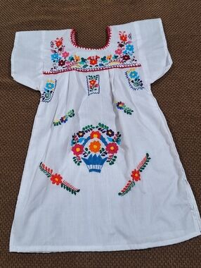 Early 2000s Mexican Embroidered Girls Dress White Floral Size 2 Made in Mexico